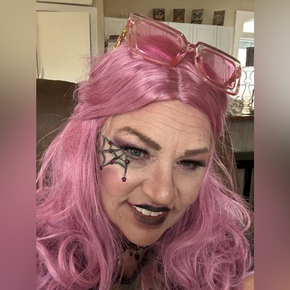 Pink Wig - Picture 3 of 5